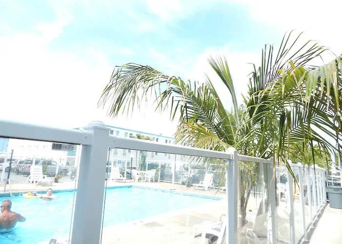 Seabonay Oceanfront Motel 2*